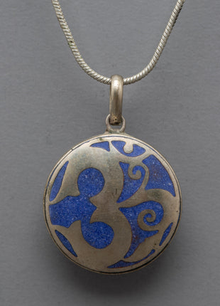 Handcrafted Silver Locket - Timeless Keepsake Jewelry
