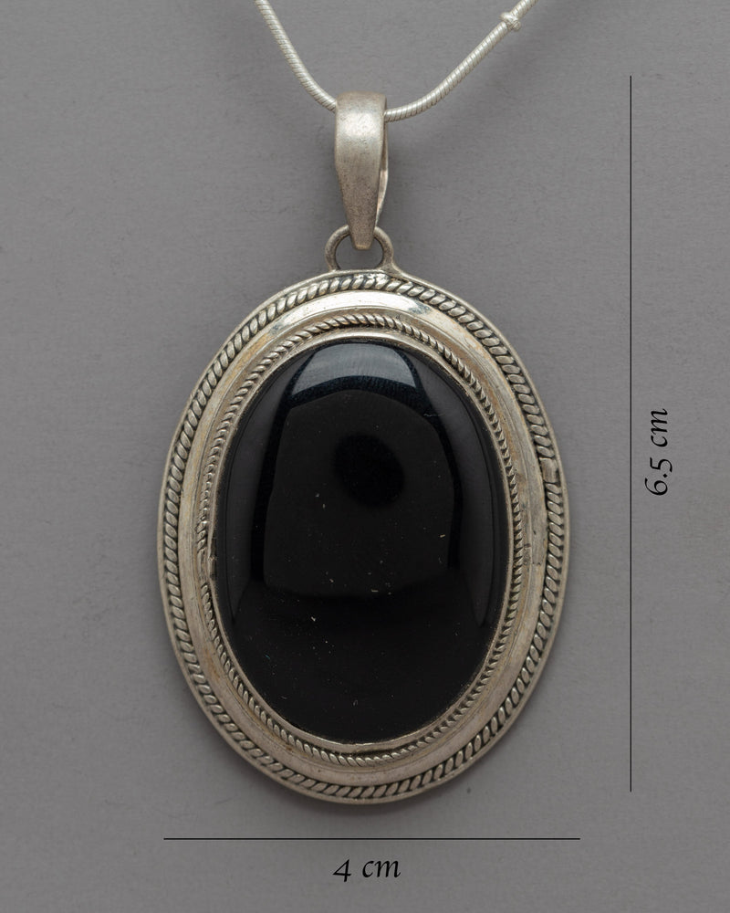 Onyx Locket | For the Refined Jewelry Enthusiast