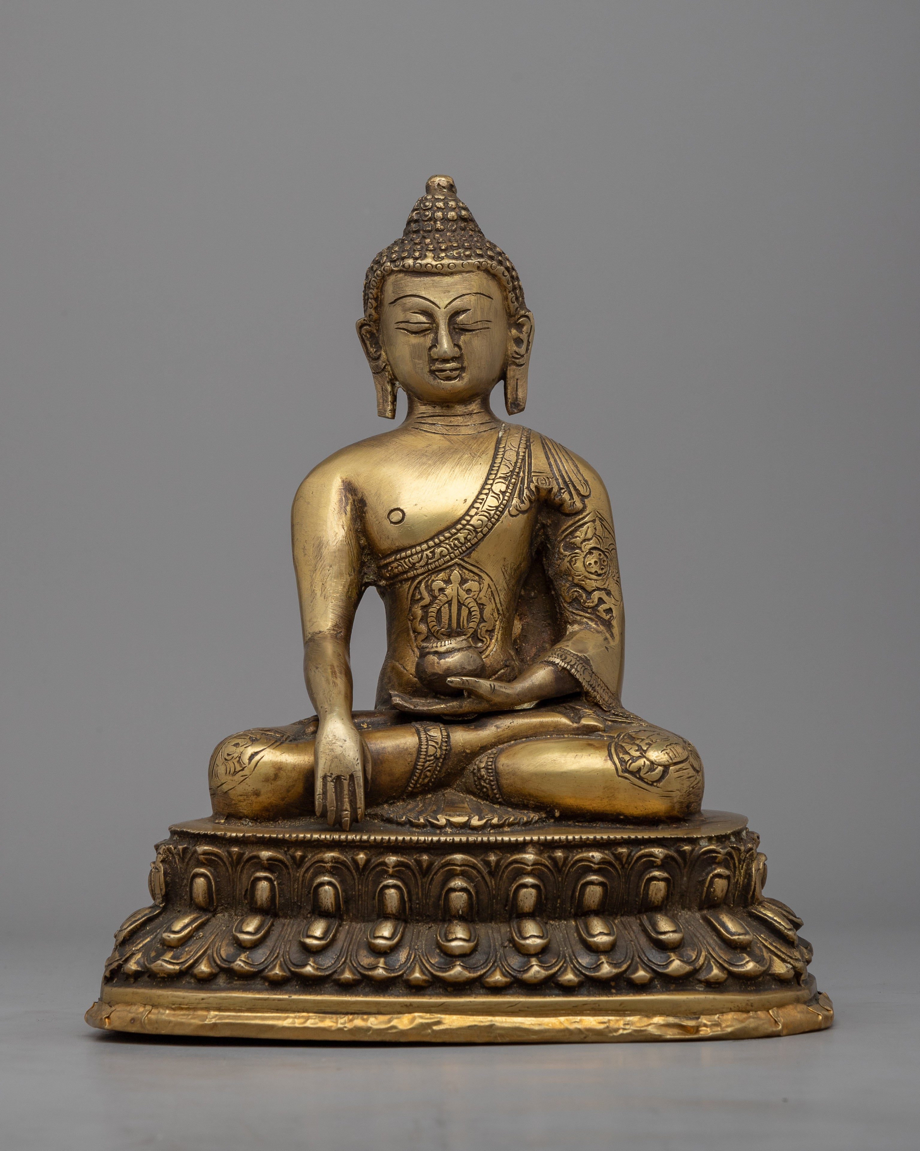 Shakyamuni Buddha Relics Statue | Embrace the Opulence of Brass Sculpt