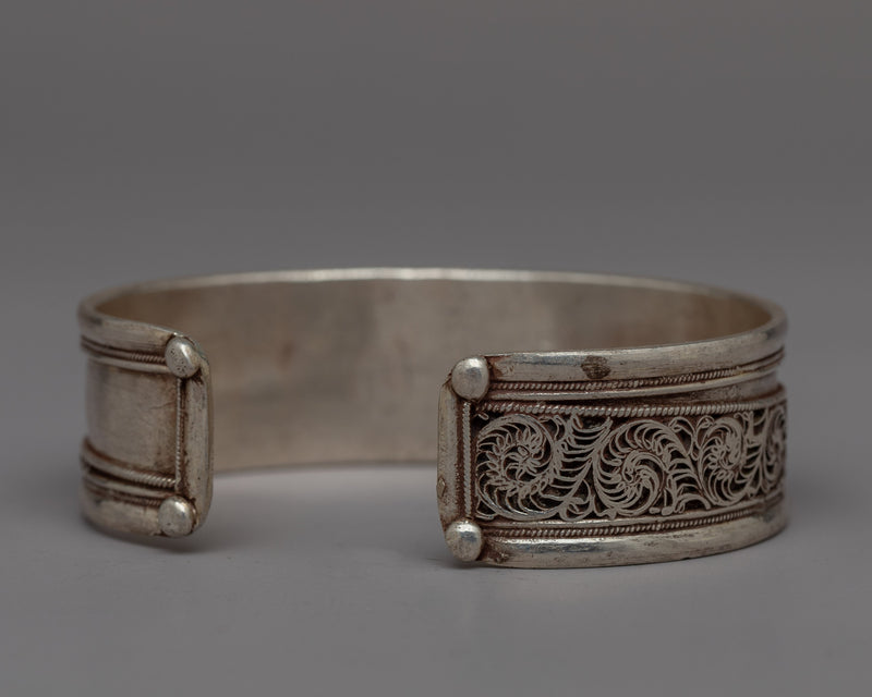 Handmade Sterling Silver Charm Bracelet | Exquisite Craftsmanship, Timeless Elegance